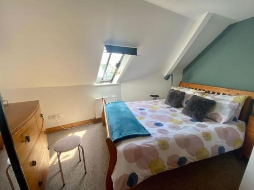 a bedroom with a bed and a desk and a window at Ballycastle Modern Town House in Ballycastle