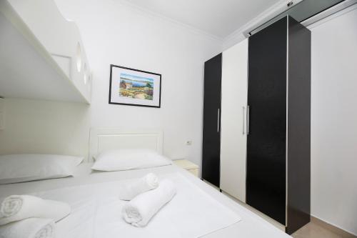 a bedroom with a bed with two towels on it at Rezidenca Panorama Apartments in Vlorë