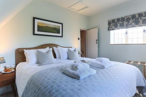 a bedroom with two white towels on a bed at 1 Chestnut Corner in Stanton