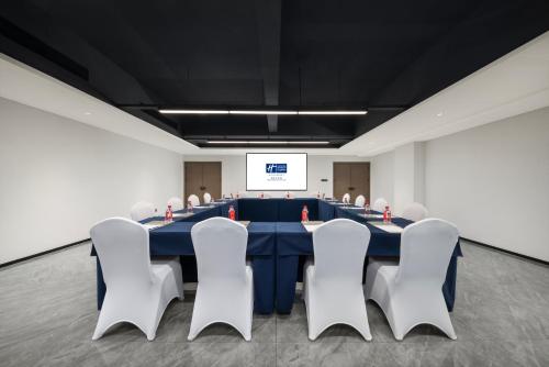 Οι επιχειρηματικές εγκαταστάσεις ή/και οι αίθουσες συνεδριάσεων στο Holiday Inn Express Mianyang Sci-Tech City by IHG