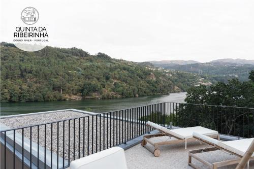 a room with a view of a river at Quinta da Ribeirinha - Douro River in Paços de Gaiolo