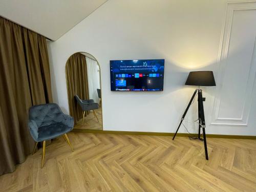 a living room with a television on a wall at LUX Апартаменти MYFREEDOM поруч метро Театральна, Хрещатик in Kyiv