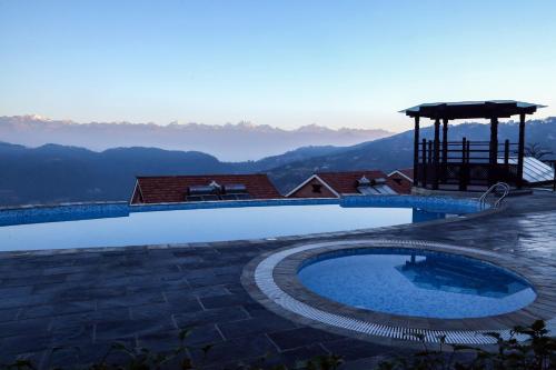 Piscina di Soaltee Westend Resort Nagarkot o nelle vicinanze