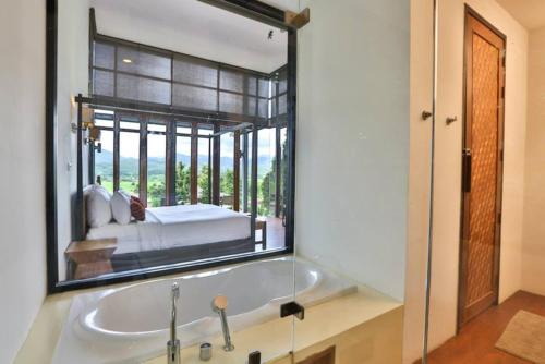 Bilik mandi di Puripai Villa Wellness & Retreat