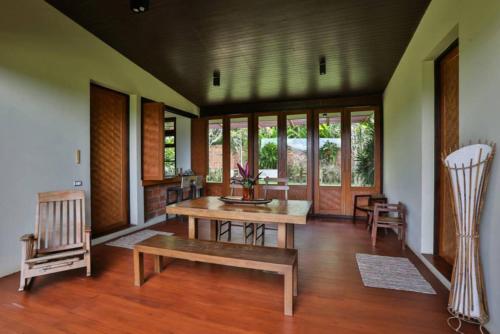 Ruang duduk di Puripai Villa Wellness & Retreat