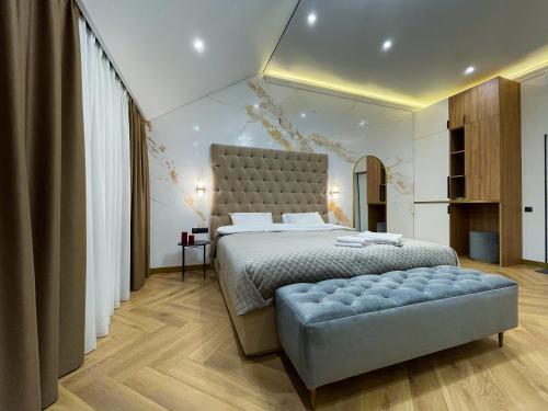 a bedroom with a large bed with a tufted headboard at LUX Апартаменти MYFREEDOM поруч метро Театральна, Хрещатик in Kyiv