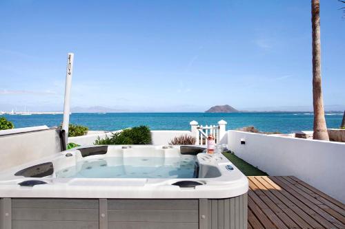 Luxury Oceanfront Villa