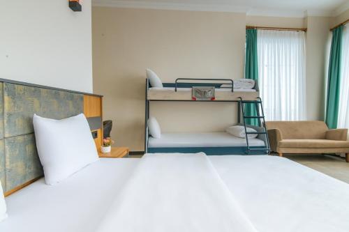 a bedroom with a bed and a bunk bed at Fevzi Hoca Otel in Trabzon