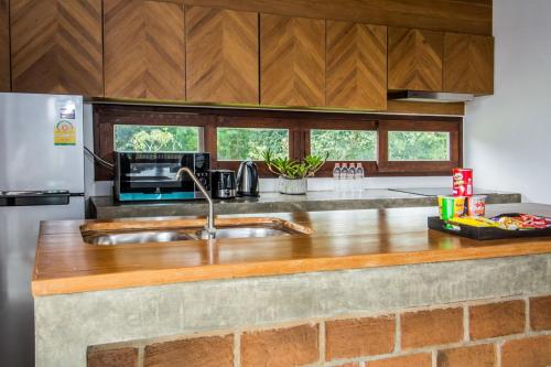 Dapur atau dapur kecil di Puripai Villa Wellness & Retreat
