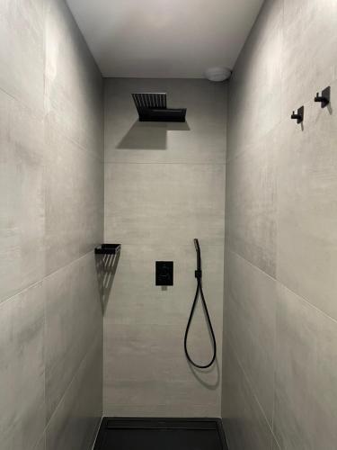 a bathroom with a shower in a wall at Les Restanques du lac in La Chapelle