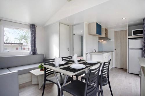 Dapur atau dapur kecil di Bungalow T2 I - 15 Min From Nazaré
