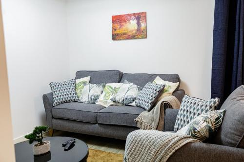 Beautifully Fab 3 bedroom 4 beds New home 8 guests Stretford Trafford photo 28