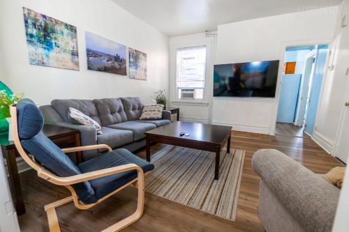 a living room with a couch and a table at Stylish Apt - 2 Queen Bed - Easy Hospital Access in Pittsburgh