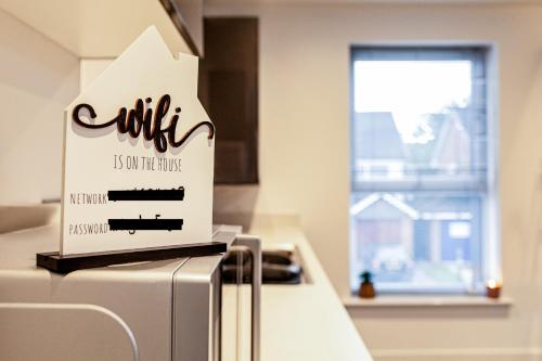 Beautifully Fab 3 bedroom 4 beds New home 8 guests Stretford Trafford photo 17