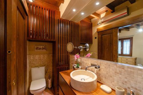 Sleep in historic Puerta Elvira