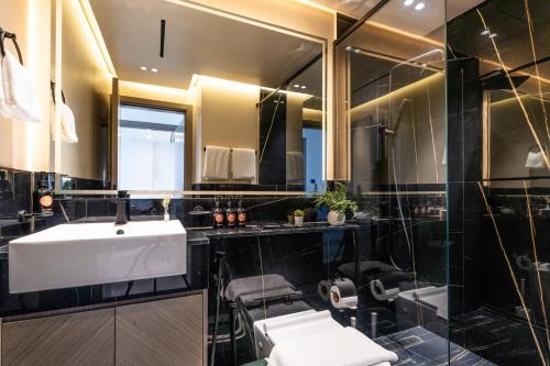 Koupelna v ubytování EasyGo - Binghatti Canal Burj Khalifa View 1 Bedroom