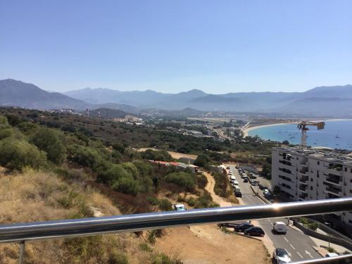 a view of a city with a road and a beach at Suite avec 2 chambres d'hôtes pour 1 à 4 personnes avec vue mer, terrasse, parking privé, proche port et aéroport, petit déjeuner inclus in Ajaccio
