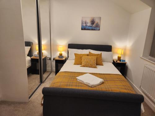 Beautifully Fab 3 bedroom 4 beds New home 8 guests Stretford Trafford photo 3