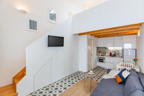 a living room with a blue couch and a small table at Pestana Cozy House in Porto