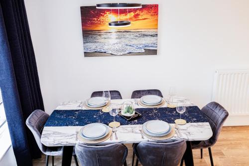 Beautifully Fab 3 bedroom 4 beds New home 8 guests Stretford Trafford photo 20