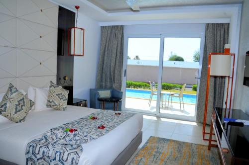 Postel nebo postele na pokoji v ubytování Pickalbatros White Beach Taghazout - Adults Friendly 16 Years Plus - Ultra All Inclusive