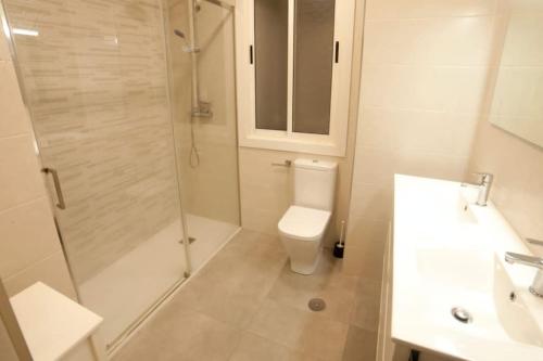 a bathroom with a shower and a toilet and a sink at Piso lujo en Gran Vía con garaje in Vigo