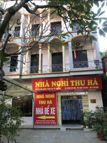 a building with a nimaishi sqor sqor sqor sqor sqor at Nhà nghỉ Thu Hà in Lạng Sơn
