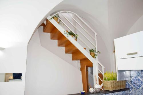 a staircase in a house with a white stair case at Mela & Cannella accommodation in Minori