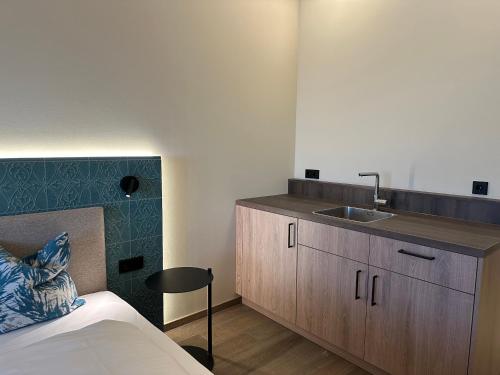 Postel nebo postele na pokoji v ubytování Hafnerhotel - Das Kachelofen-Wohlfühlhotel