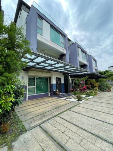 a house with a walkway in front of it at Luodong warm house in Luodong