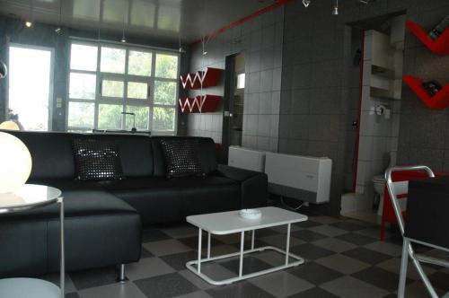 a living room with a black couch and a table at Villaannadakar in Dakar