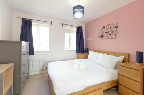 a bedroom with a bed with two towels on it at Homely 4BD Townhouse - Next to Hanley Park in Stoke on Trent