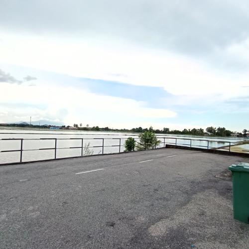 a parking lot next to a body of water at De'Bendang Homestay Pendang in Pendang