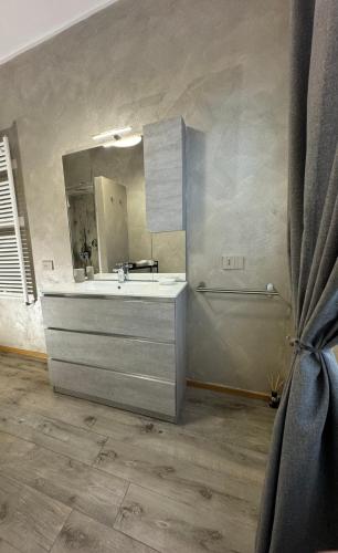 a bathroom with a sink and a mirror at Basiglio Centro Storico in Basiglio