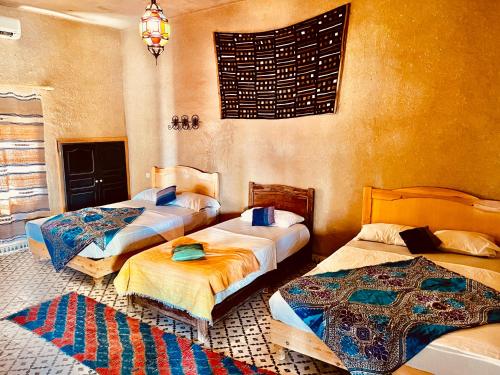 Ένα ή περισσότερα κρεβάτια σε δωμάτιο στο Hotel Camping Les Roses Des Dunes & Piscine
