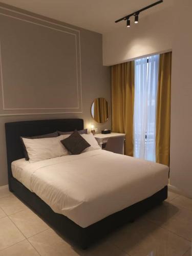 a bedroom with a large white bed and a window at Bukit Bintang Axon Residences 3R2B 3Queens Beds in Kuala Lumpur