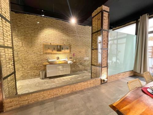 A bathroom at IY Loft 0 - Modern and Spacious / Up to 4 people