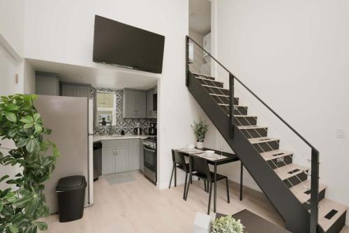Cozy 2BR Condo near Beverly Hills and Culver City