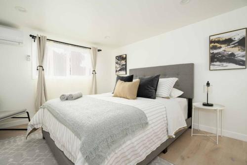 Chic 2BR Condo near Beverly Hills and Culver City