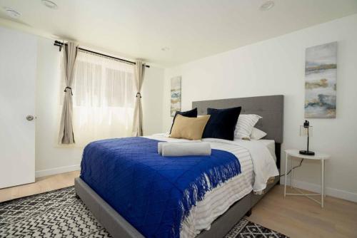 Chic 2BR Condo near Beverly Hills and Culver City