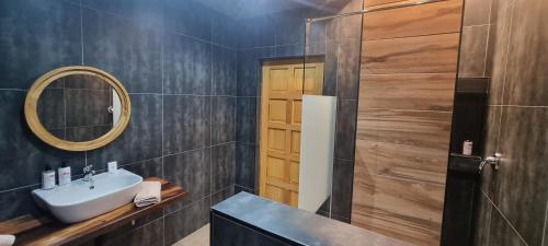 Ένα μπάνιο στο The Highlander Hotel Dullstroom