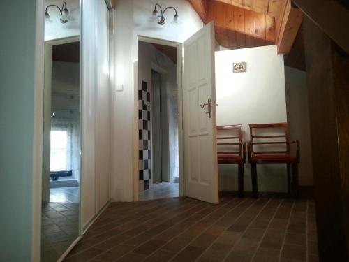 a hallway with a door leading to a dining room at Penzion U Tomáše in Jindrichuv Hradec