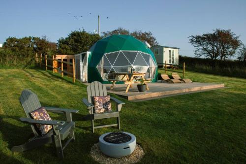 Κήπος έξω από το Sunset Ridge - Luxury Geodesic Dome set in the beautiful countryside