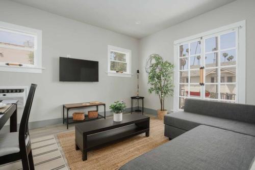 Modern 3BR Home in Pico Union near K-town and USC