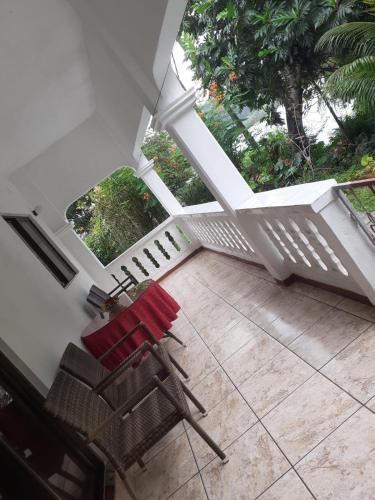 Ein Balkon oder eine Terrasse in der Unterkunft Gigi's Self Catering Apartment