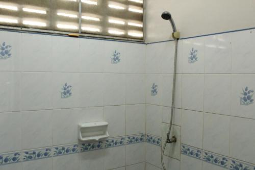 Ванна кімната в Saeng Chan Apartment