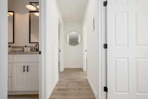 Modern 3BR Home USC, DTLA and Koreatown