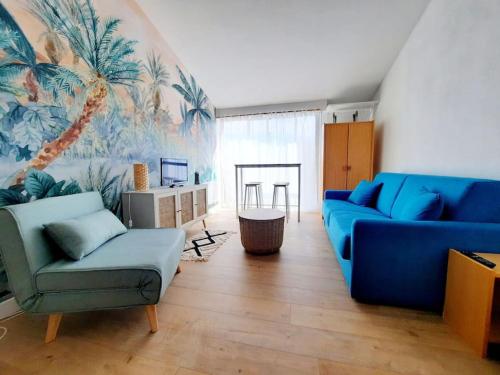 Studio piscine proche plage et village naturiste