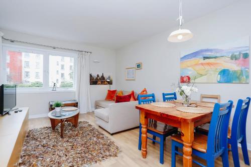 a living room with a table and chairs and a couch at Edinburgh Central 2-Bedroom Old Town Apartment in Edinburgh