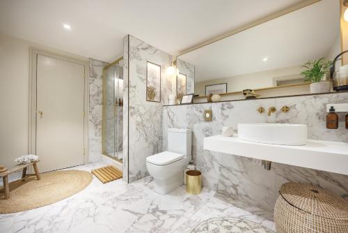 Koupelna v ubytování Luxury Georgian Apartment